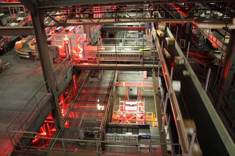 Illustration for article titled Inside the Automated UPS Complex That Sorts 7,000 Packages a Minute